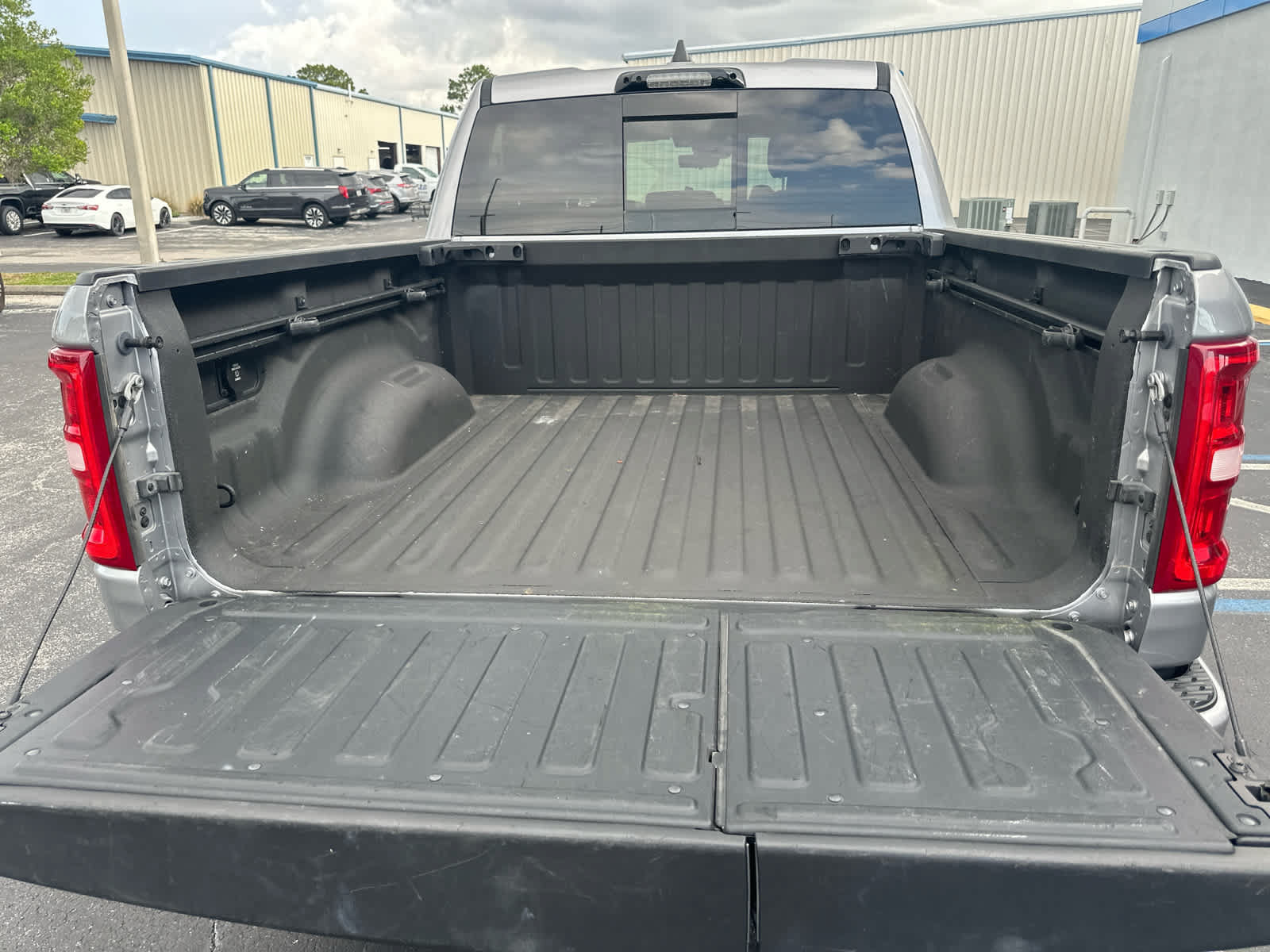 Used 2025 RAM 1500 Laramie w/ Advanced Safety Group II AWD/4WD image 15