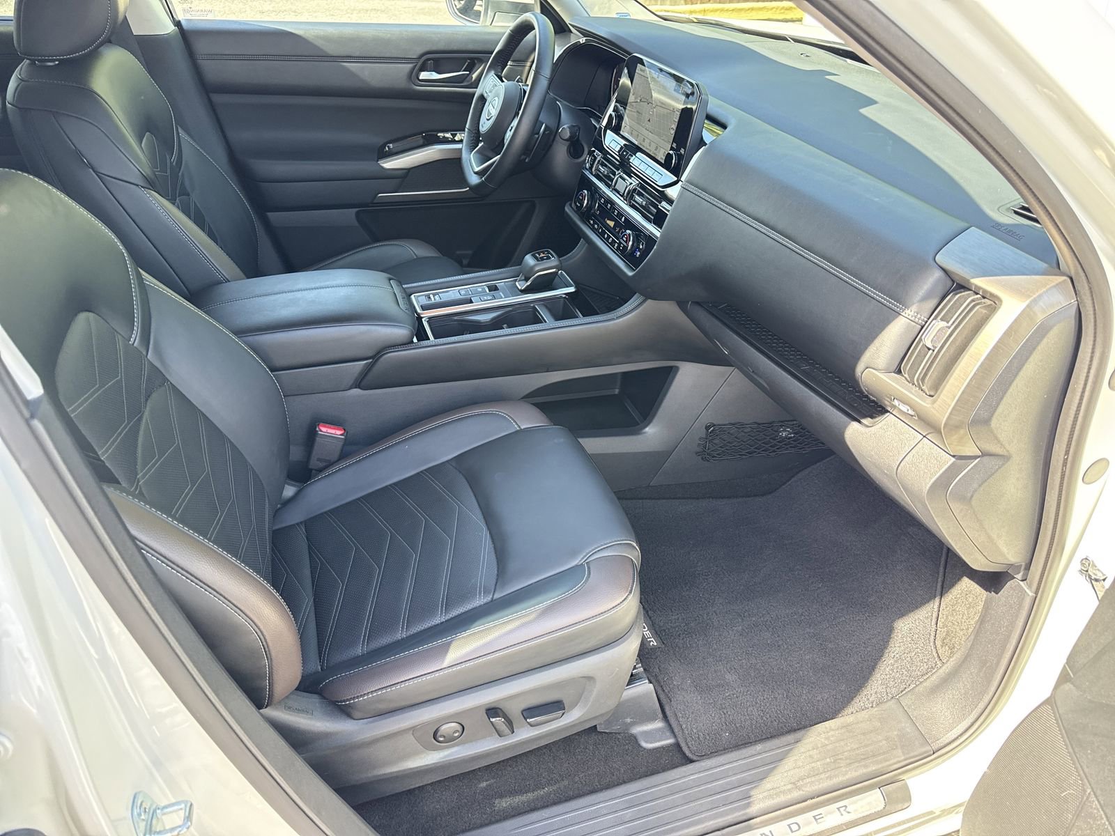 Used 2024 Nissan Pathfinder Platinum image 38