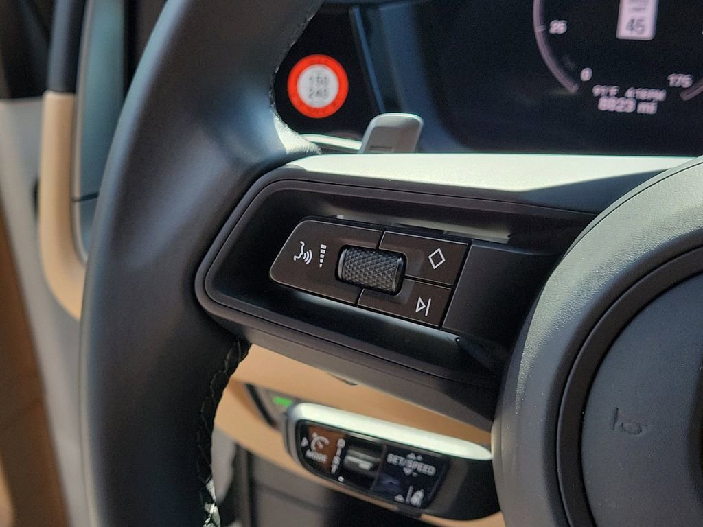 Certified 2025 Porsche Cayenne image 34