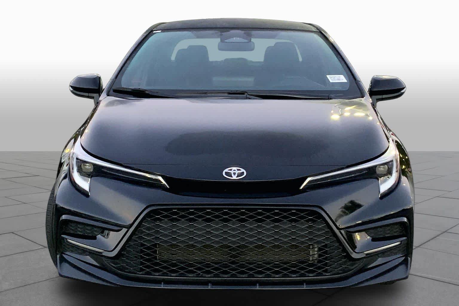 Used 2025 Toyota Corolla SE FWD image 4