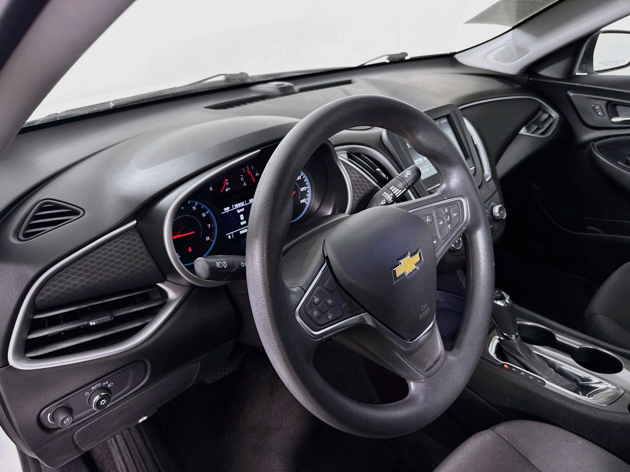Used 2018 Chevrolet Malibu LS FWD image 9