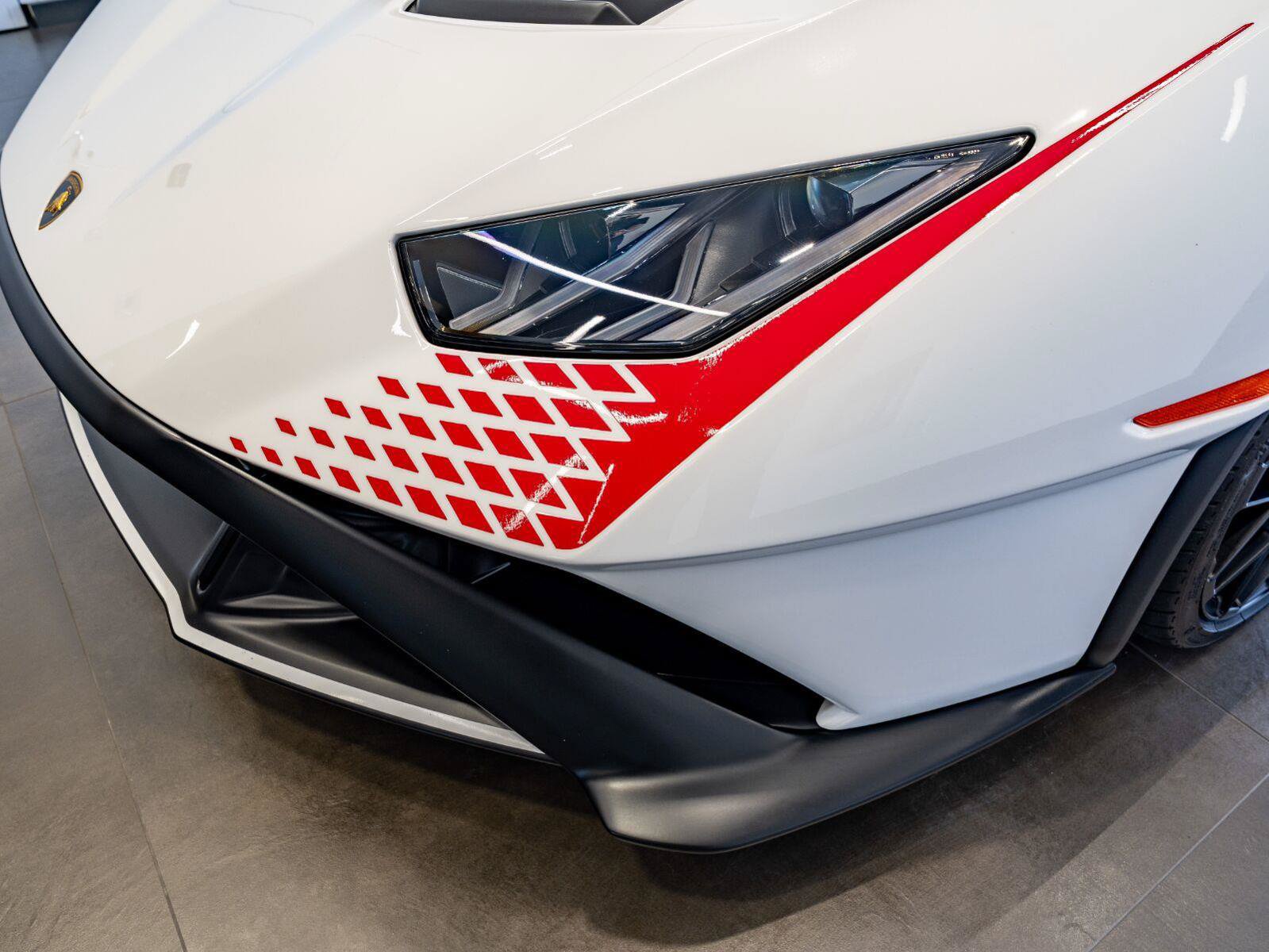 Used 2022 Lamborghini Huracan STO RWD image 24