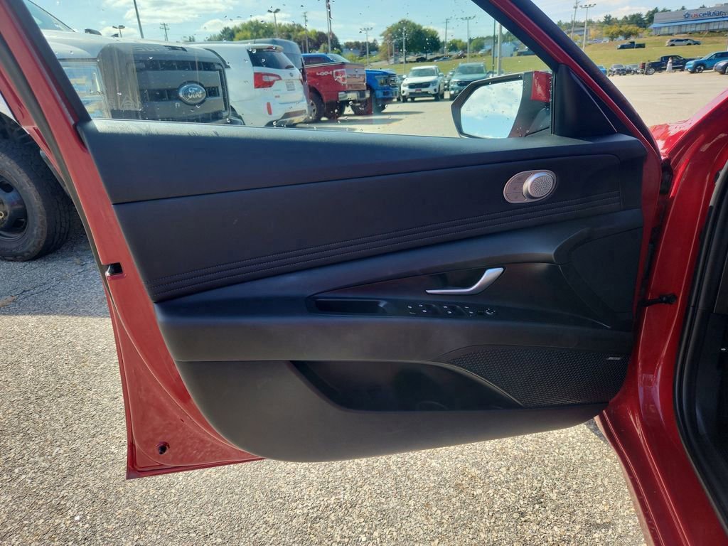 Certified 2023 Hyundai Elantra Limited image 11