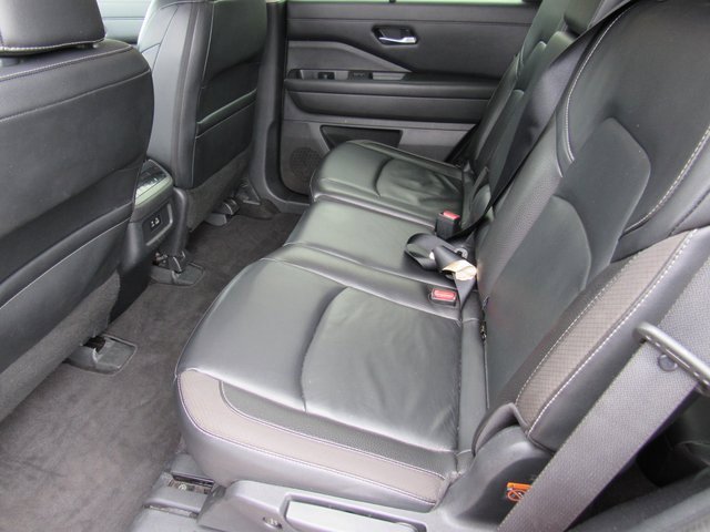 Used 2023 Nissan Pathfinder SL image 12