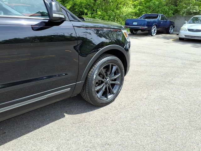 Used 2018 Ford Explorer XLT w/ Equipment Group 202A AWD/4WD image 9