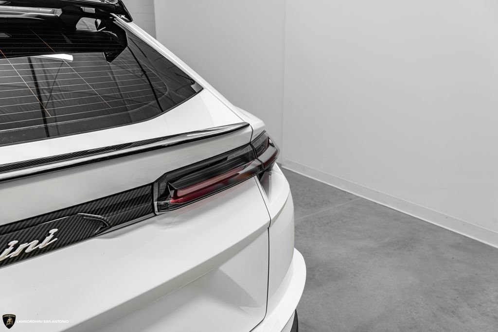 Used 2023 Lamborghini Urus Performante AWD/4WD image 18