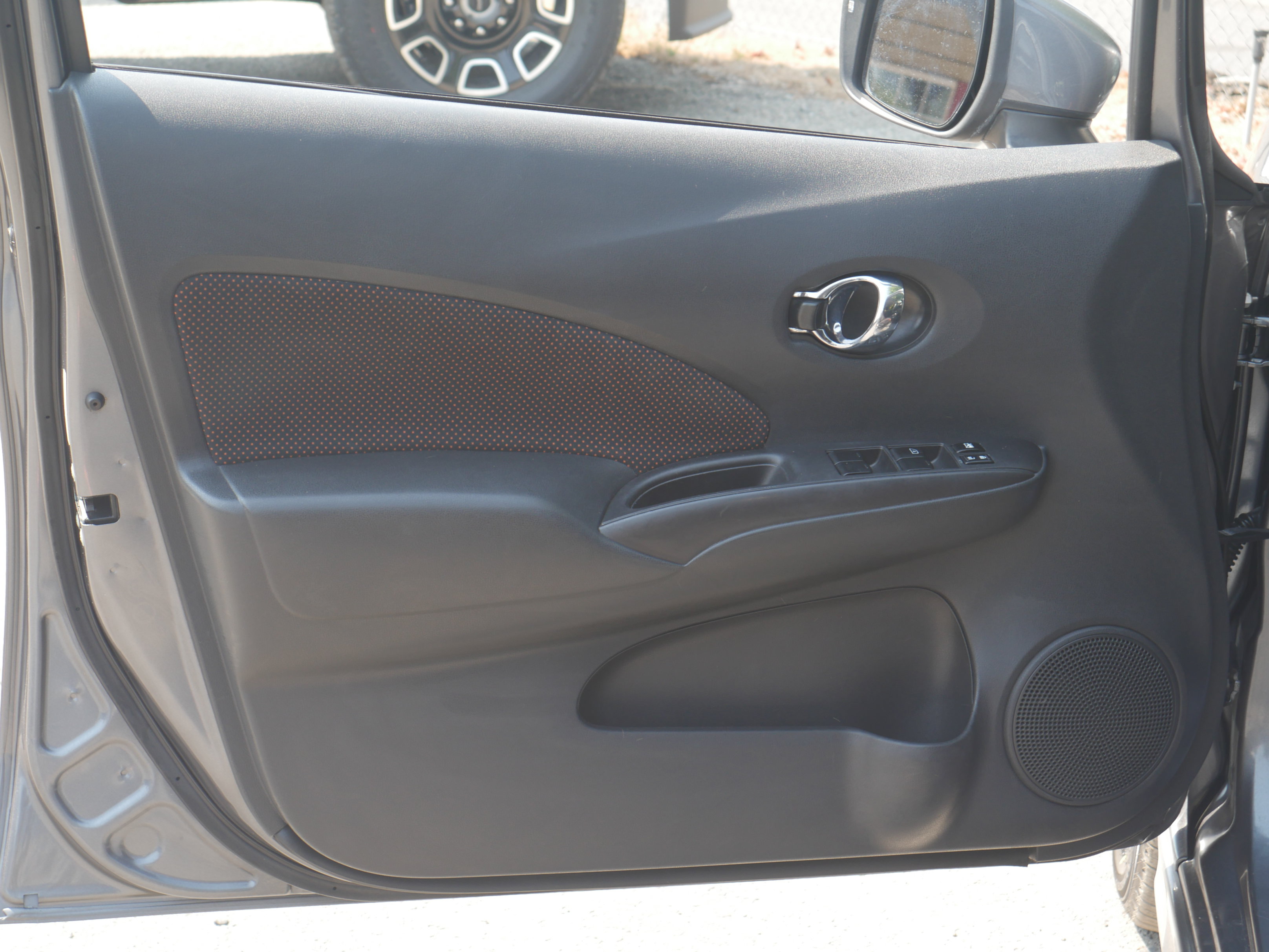 Used 2016 Nissan Versa Note FWD image 30
