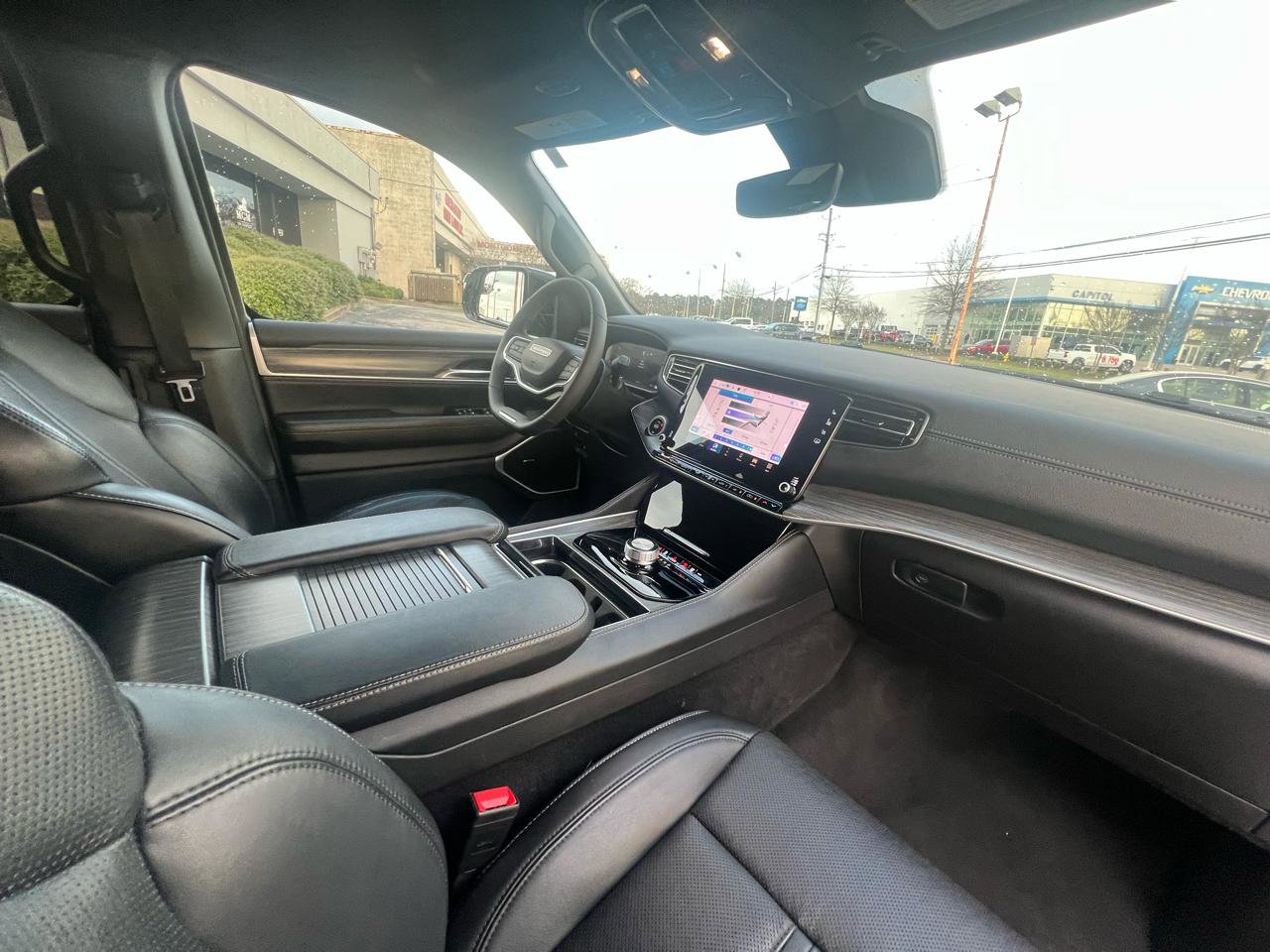 Used 2024 Jeep Wagoneer L Series II image 46