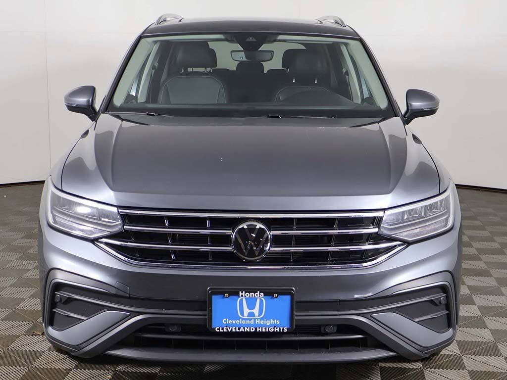 Used 2023 Volkswagen Tiguan SE w/ Panoramic Sunroof Package image 12
