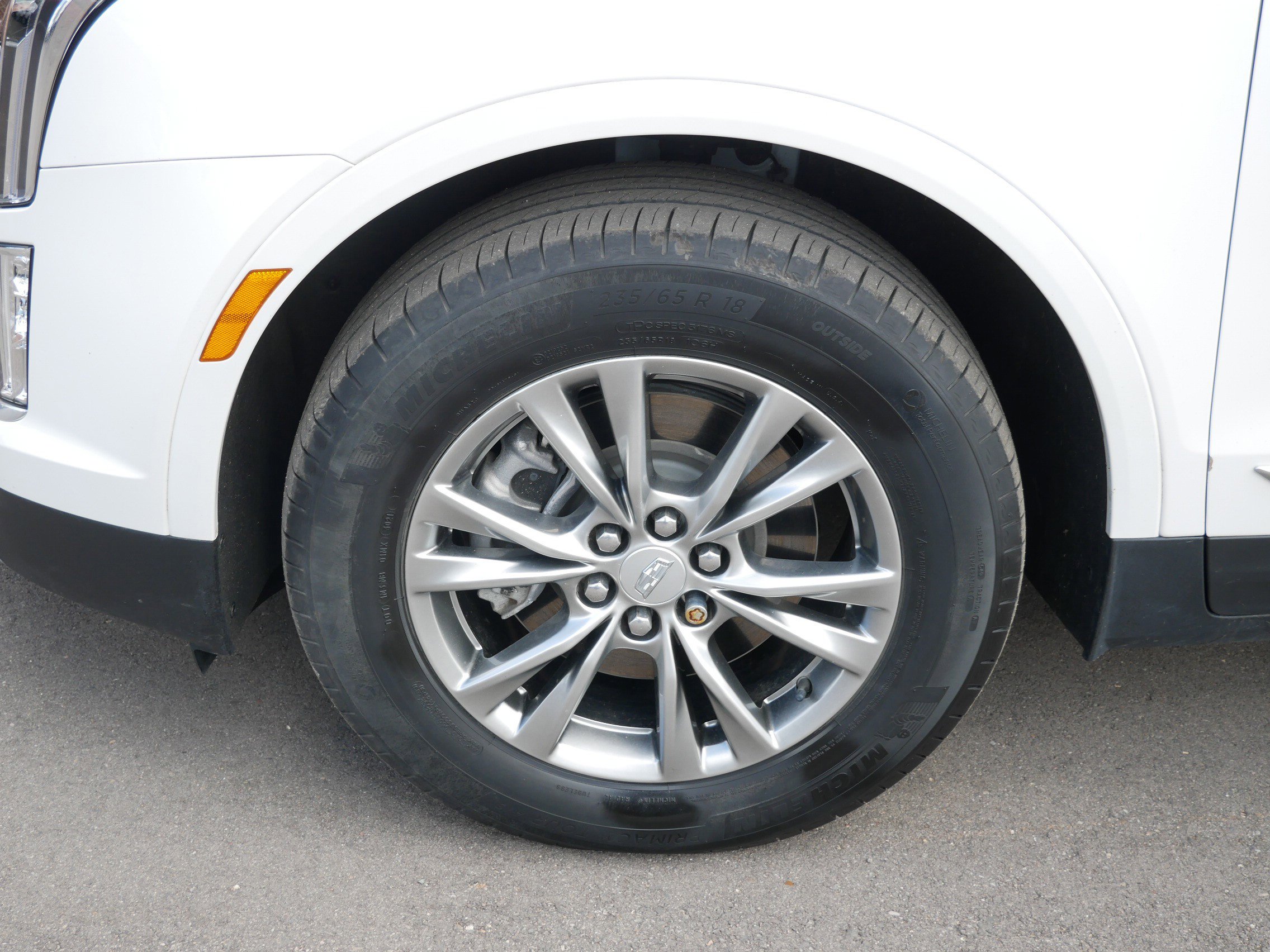 Certified 2022 Cadillac XT5 Premium Luxury w/ LPO, Floor Liner Package AWD/4WD image 4