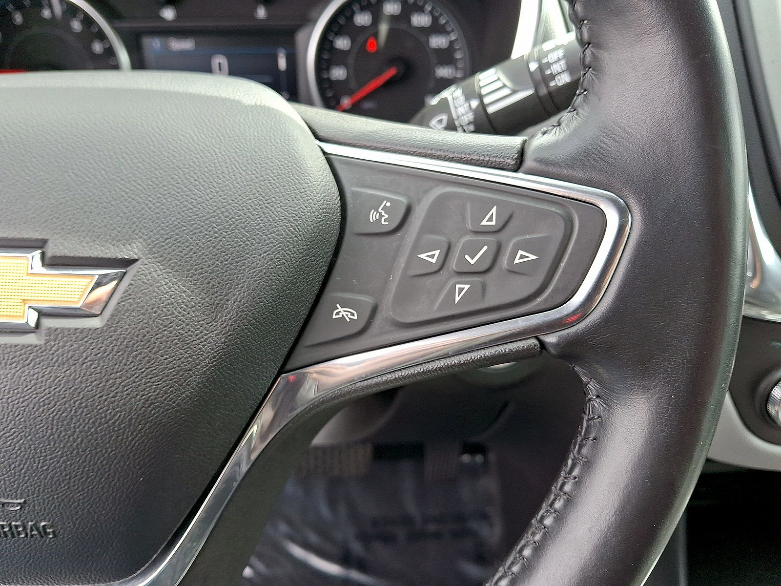 Used 2020 Chevrolet Equinox LT FWD image 18