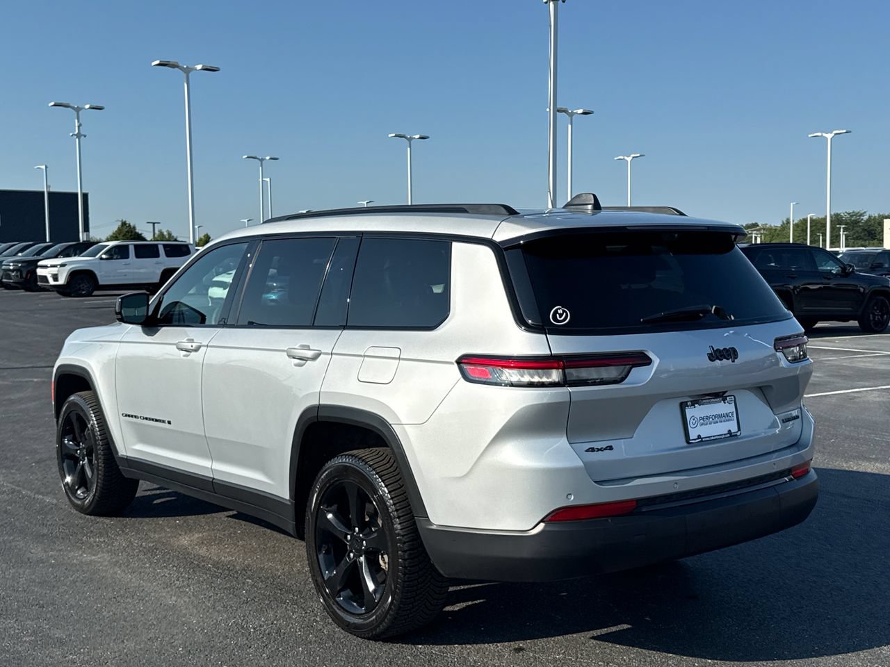 Used 2025 Jeep Grand Cherokee L Limited w/ Luxury Tech Group II AWD/4WD image 4