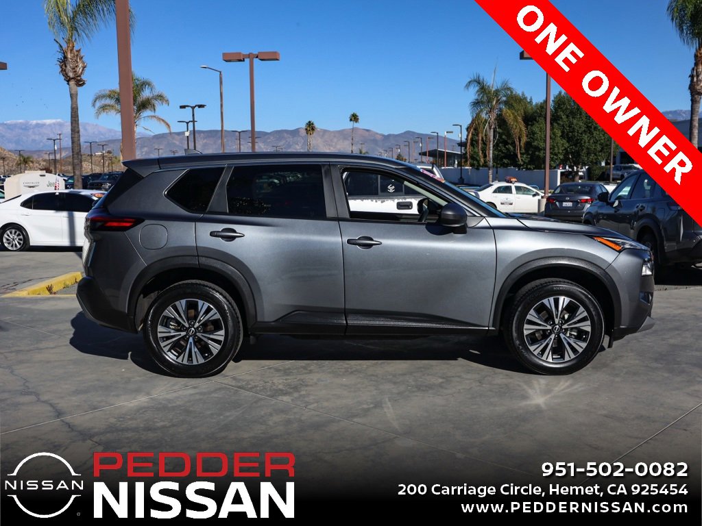 Used 2023 Nissan Rogue SV image 3
