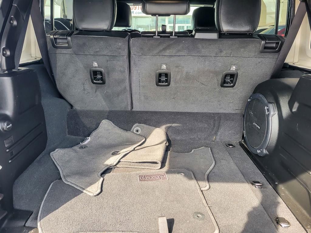 Used 2022 Jeep Wrangler Unlimited Sahara AWD/4WD image 20