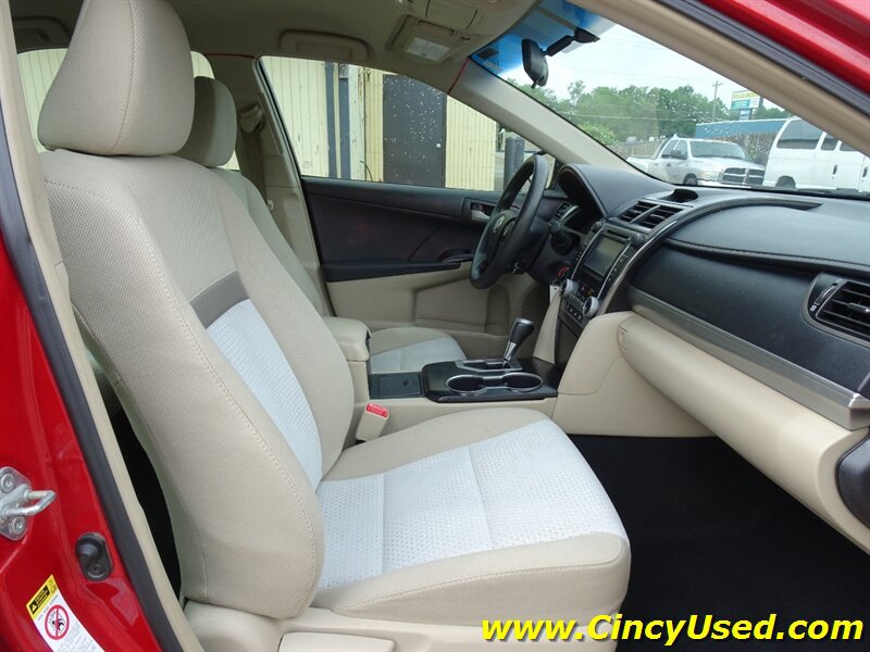 Used 2012 Toyota Camry LE FWD image 17