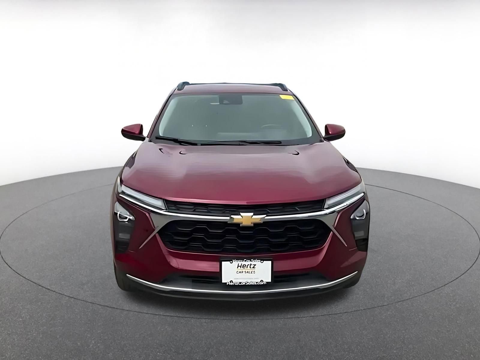 Used 2025 Chevrolet Trax LT w/ LT Convenience Package FWD image 3