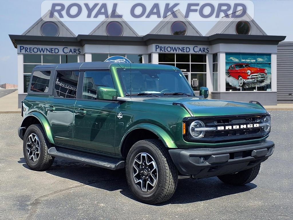 Used 2025 Ford Bronco Outer Banks AWD/4WD image 1