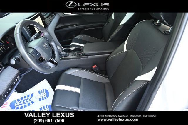 Used 2025 Toyota Camry SE FWD image 13