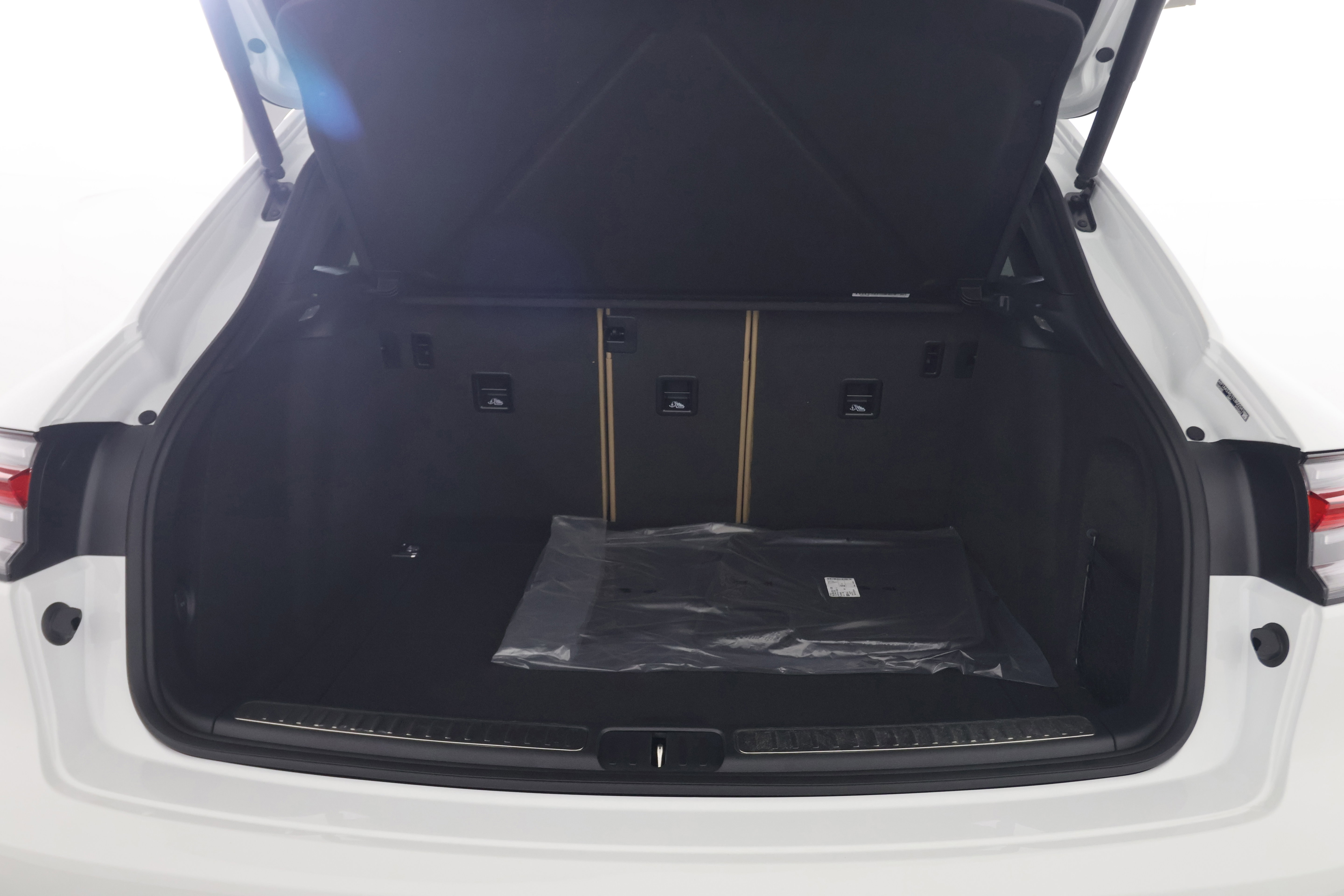 Certified 2026 Porsche Macan image 21