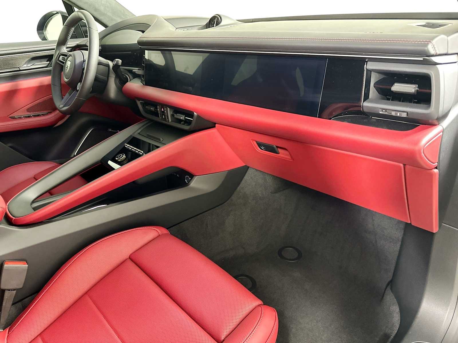 Used 2025 Porsche Macan Turbo Electric AWD/4WD image 30
