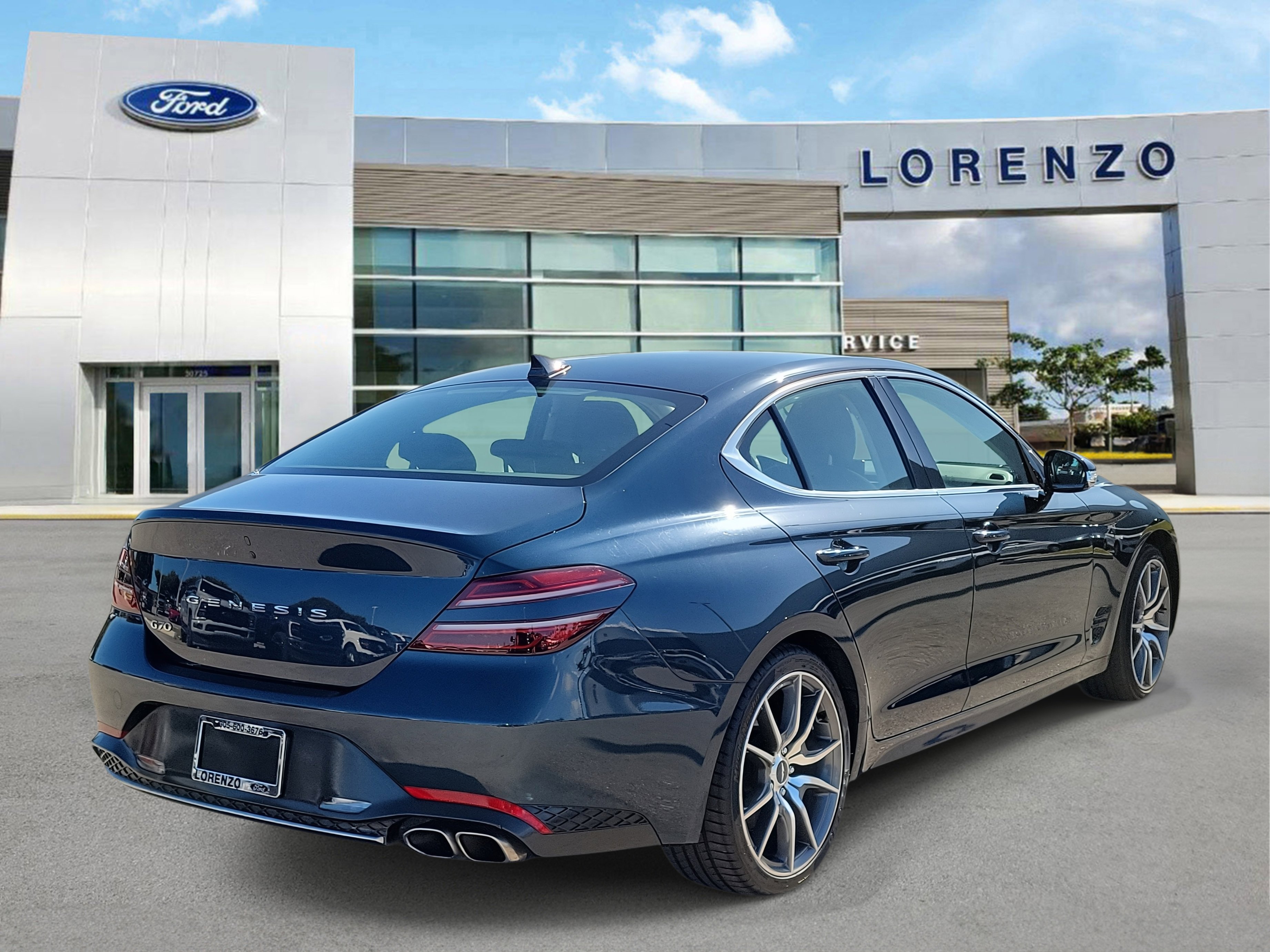 Used 2023 Genesis G70 2.0T image 5