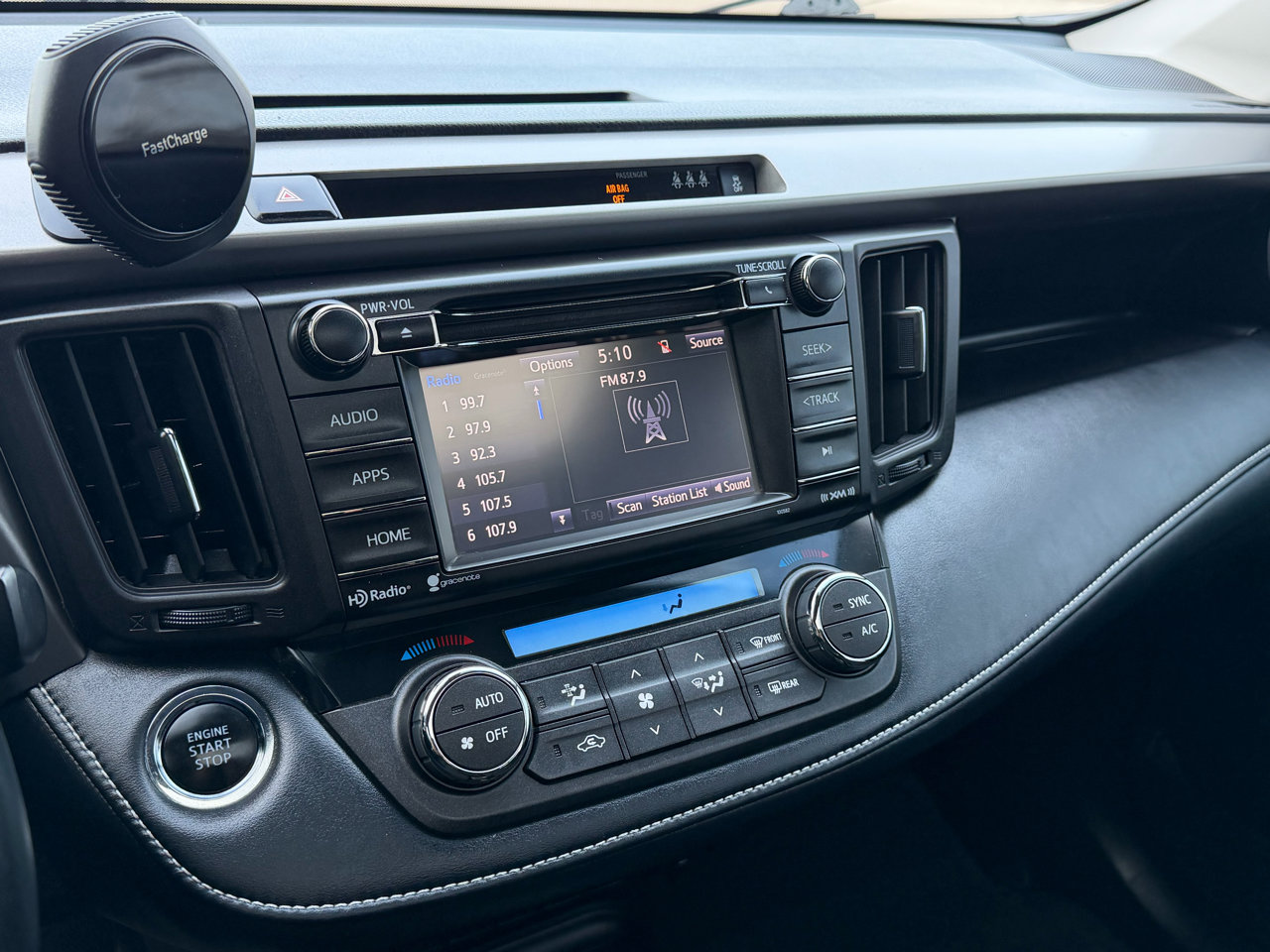 Used 2018 Toyota RAV4 XLE image 18