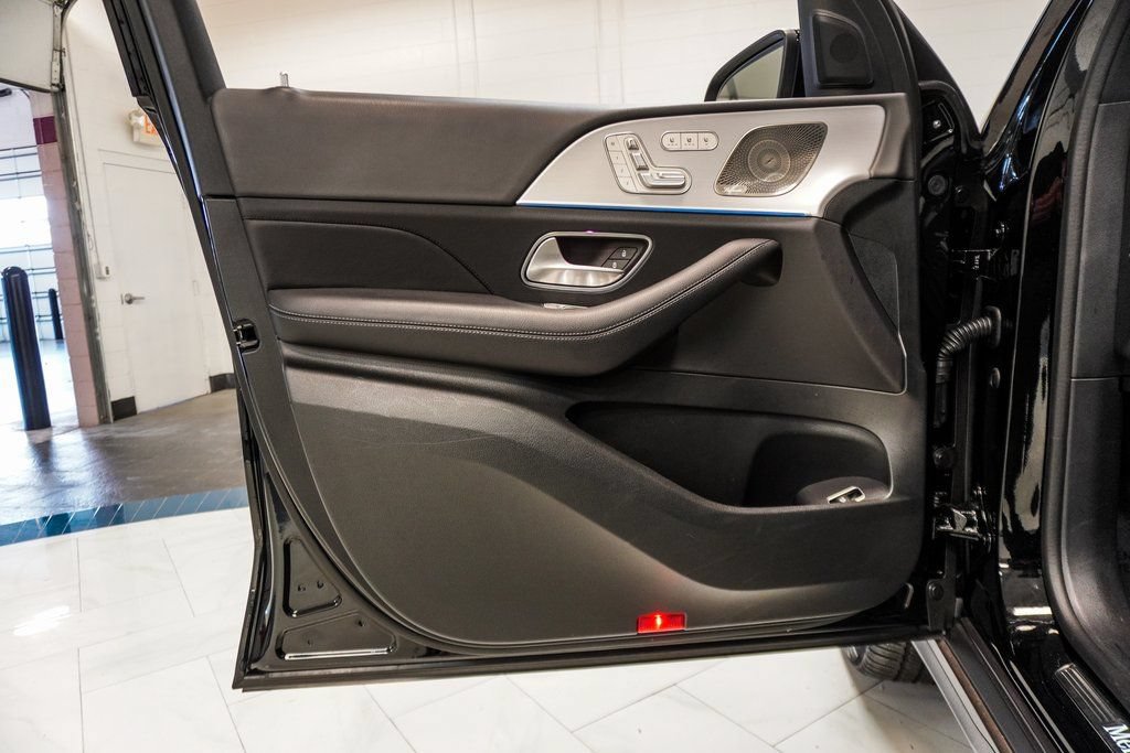 Used 2025 Mercedes-Benz GLS 450 4MATIC image 24