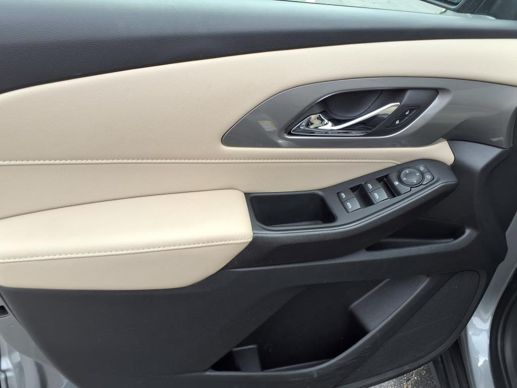 Used 2023 Chevrolet Traverse LS AWD/4WD image 7