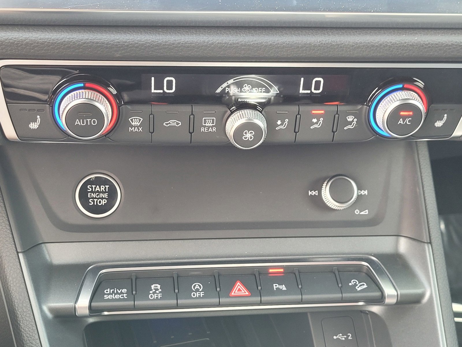 Used 2024 Audi Q3 2.0T Premium Plus w/ Premium Plus Package image 21