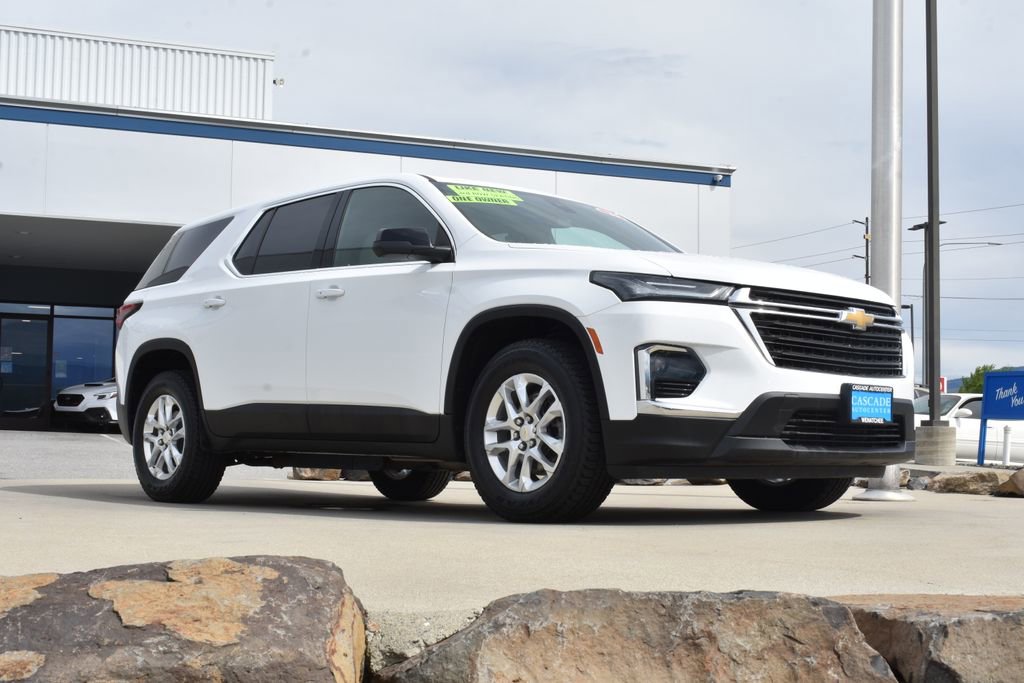 Used 2022 Chevrolet Traverse LS AWD/4WD image 3