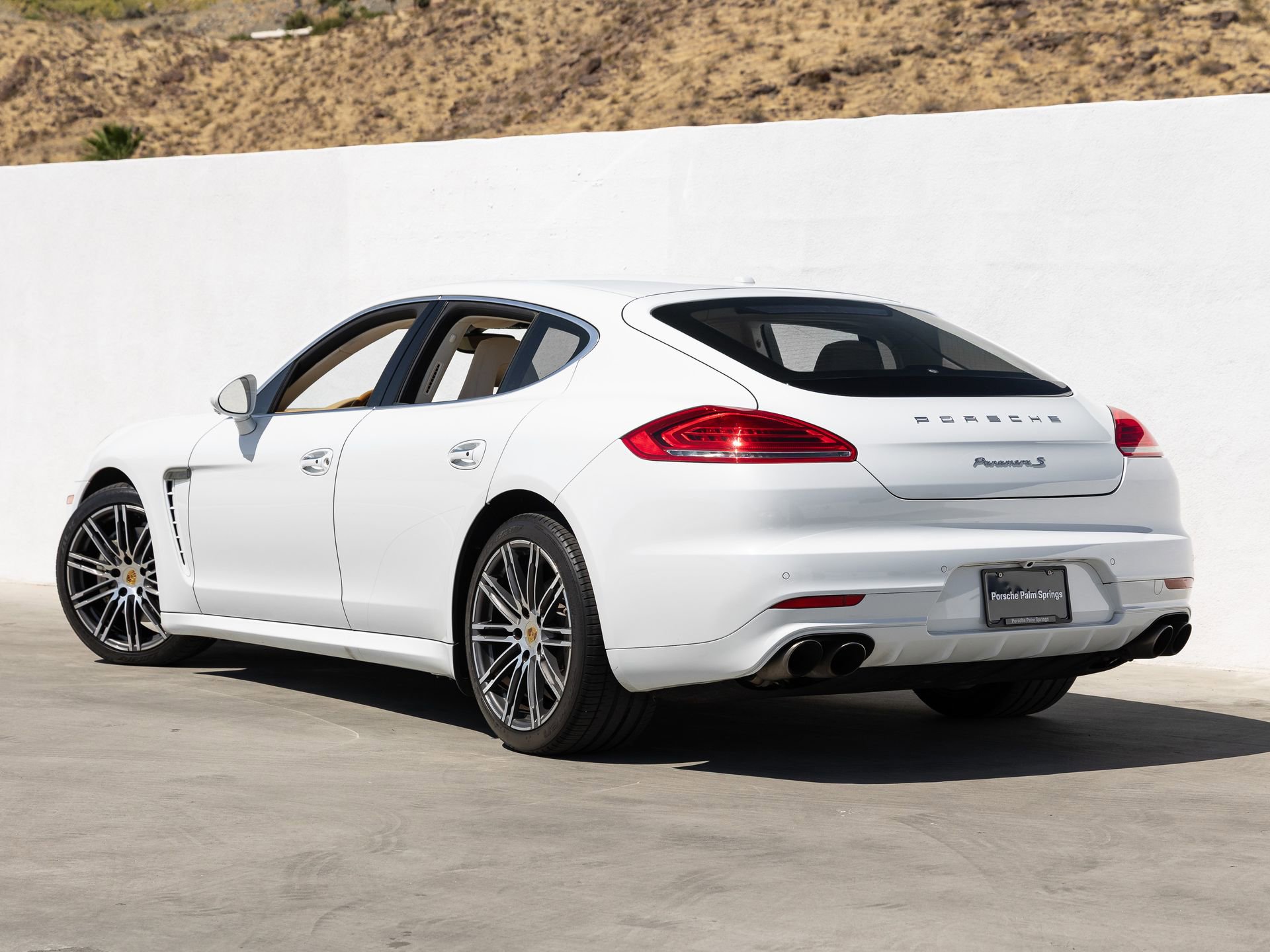 Used 2016 Porsche Panamera S RWD image 3