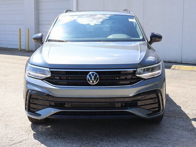 Used 2024 Volkswagen Tiguan SE R-Line FWD image 2