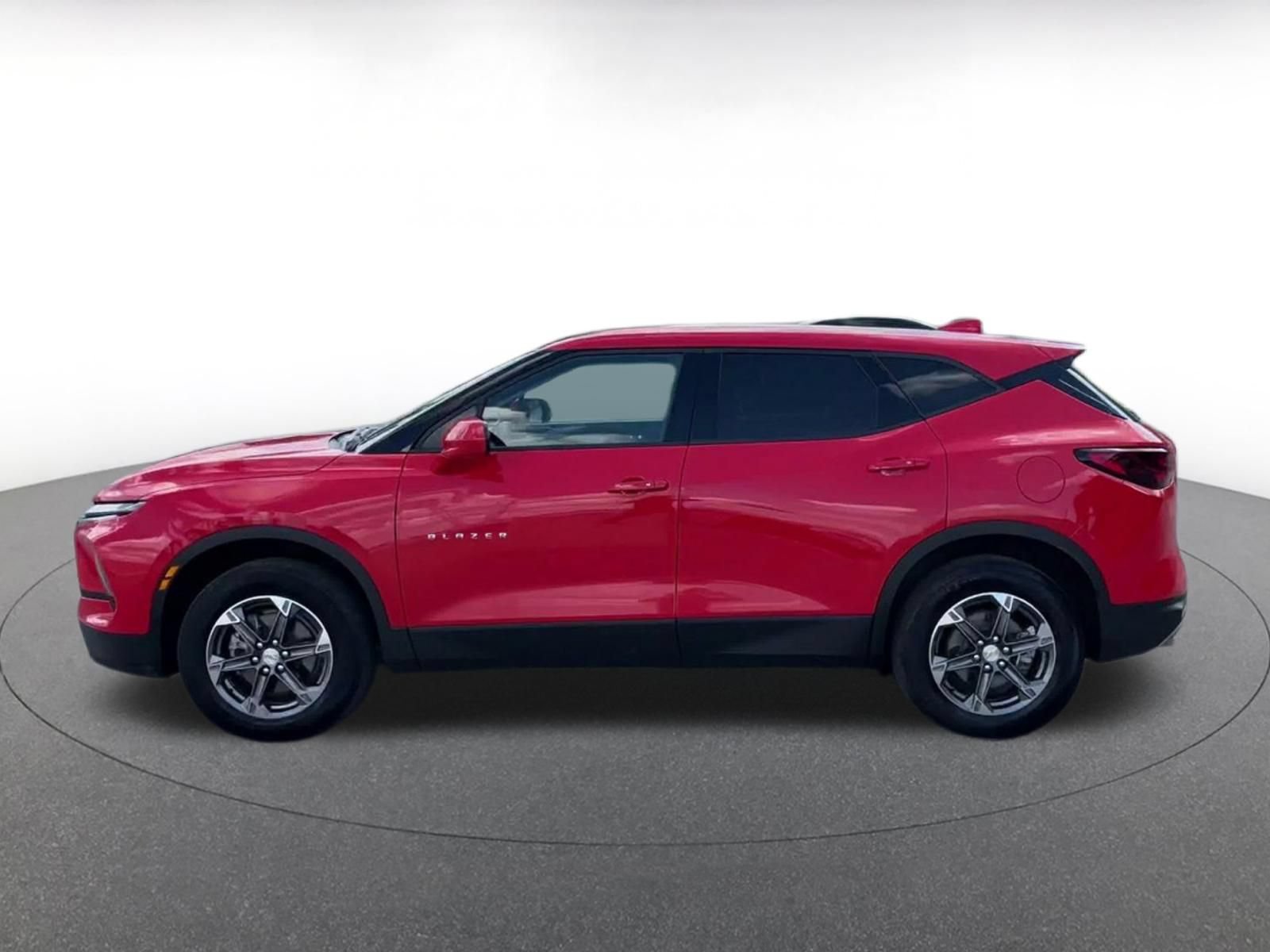 Used 2025 Chevrolet Blazer LT FWD image 8