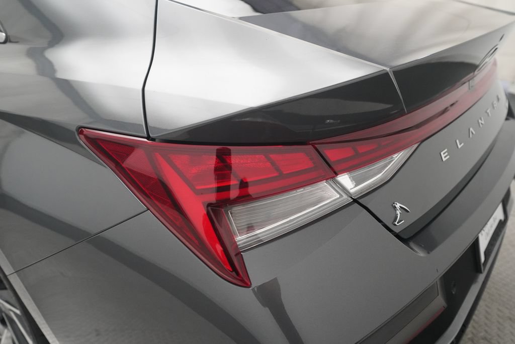 Used 2024 Hyundai Elantra Limited FWD image 31