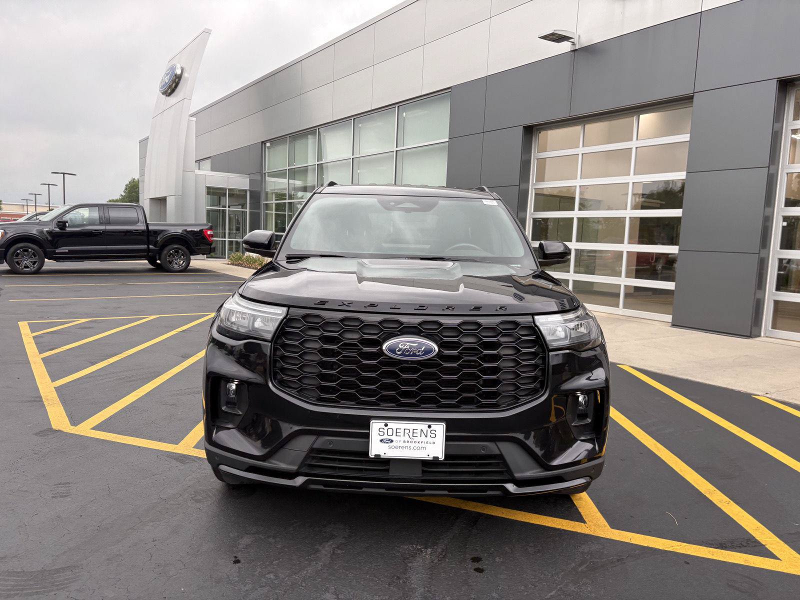 Used 2025 Ford Explorer ST-Line AWD/4WD image 2