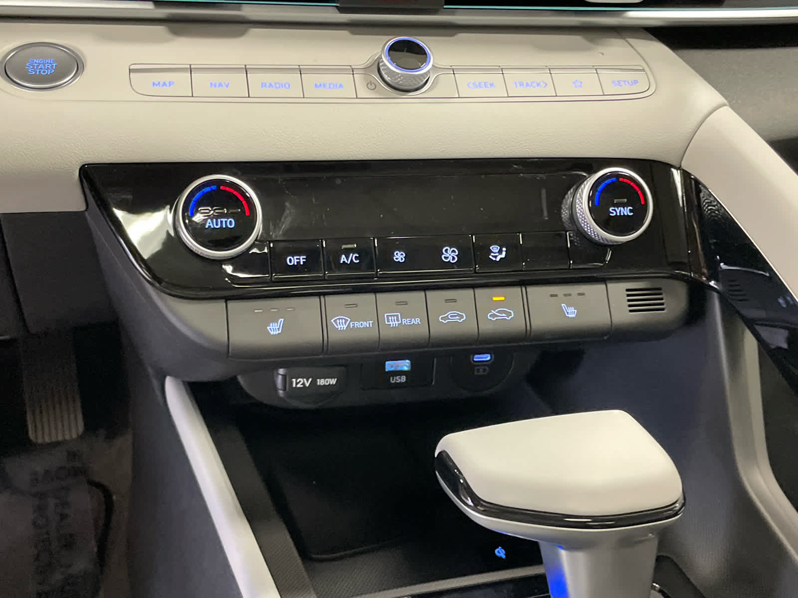 New 2026 Hyundai Elantra Limited FWD image 29