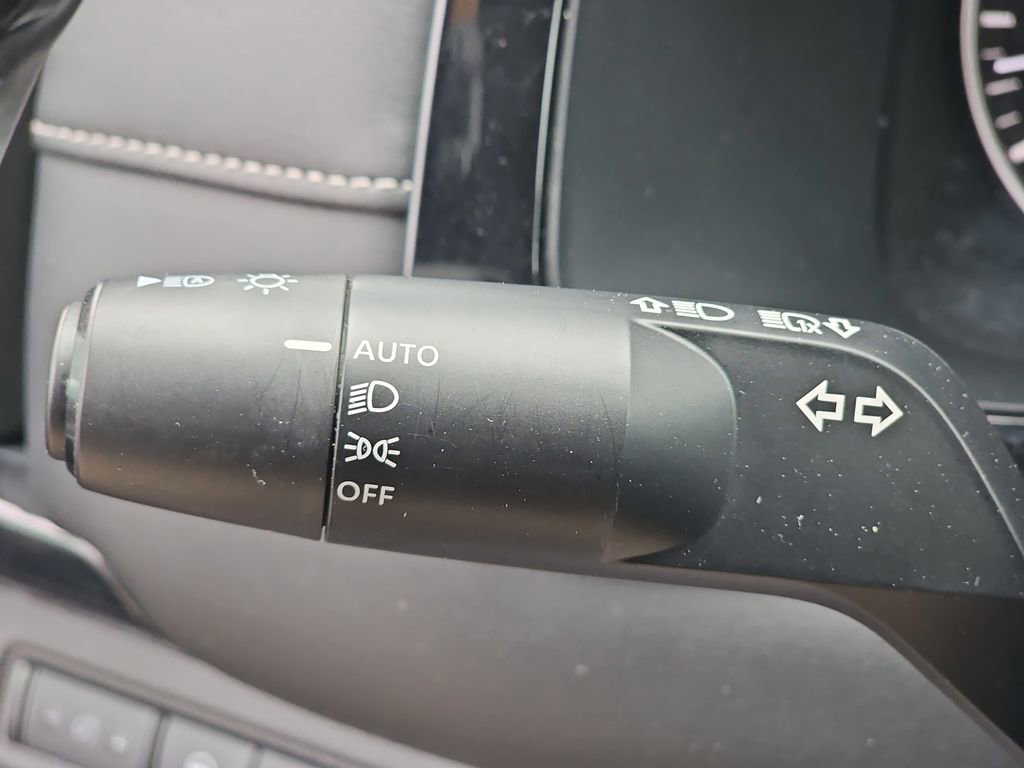 Used 2024 Nissan Pathfinder SV FWD image 29