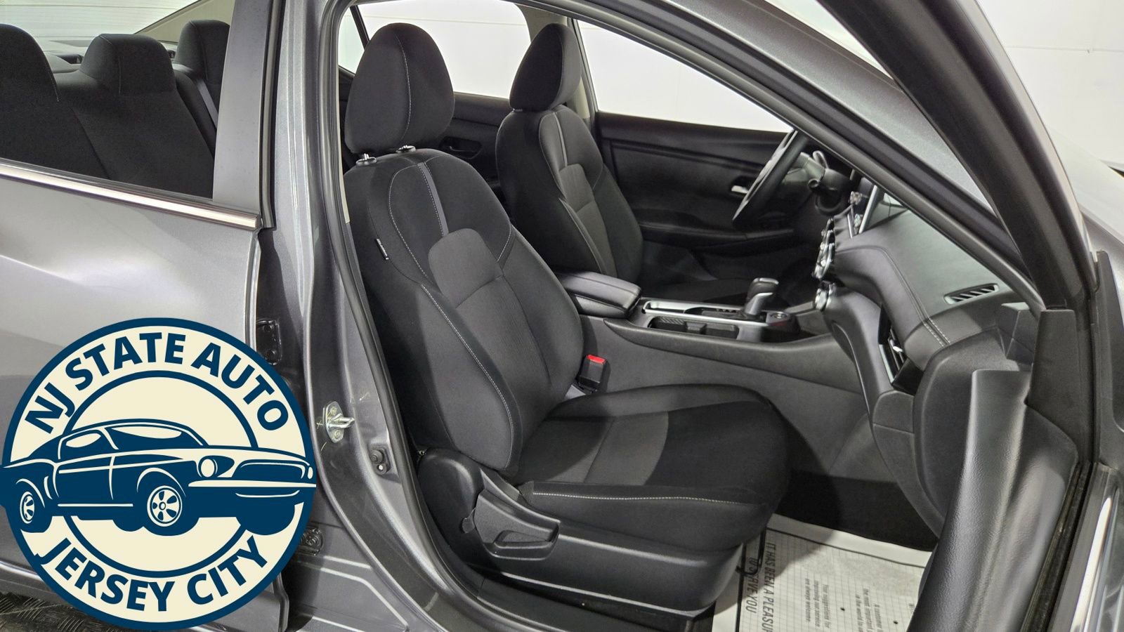 Used 2025 Nissan Sentra SV image 31