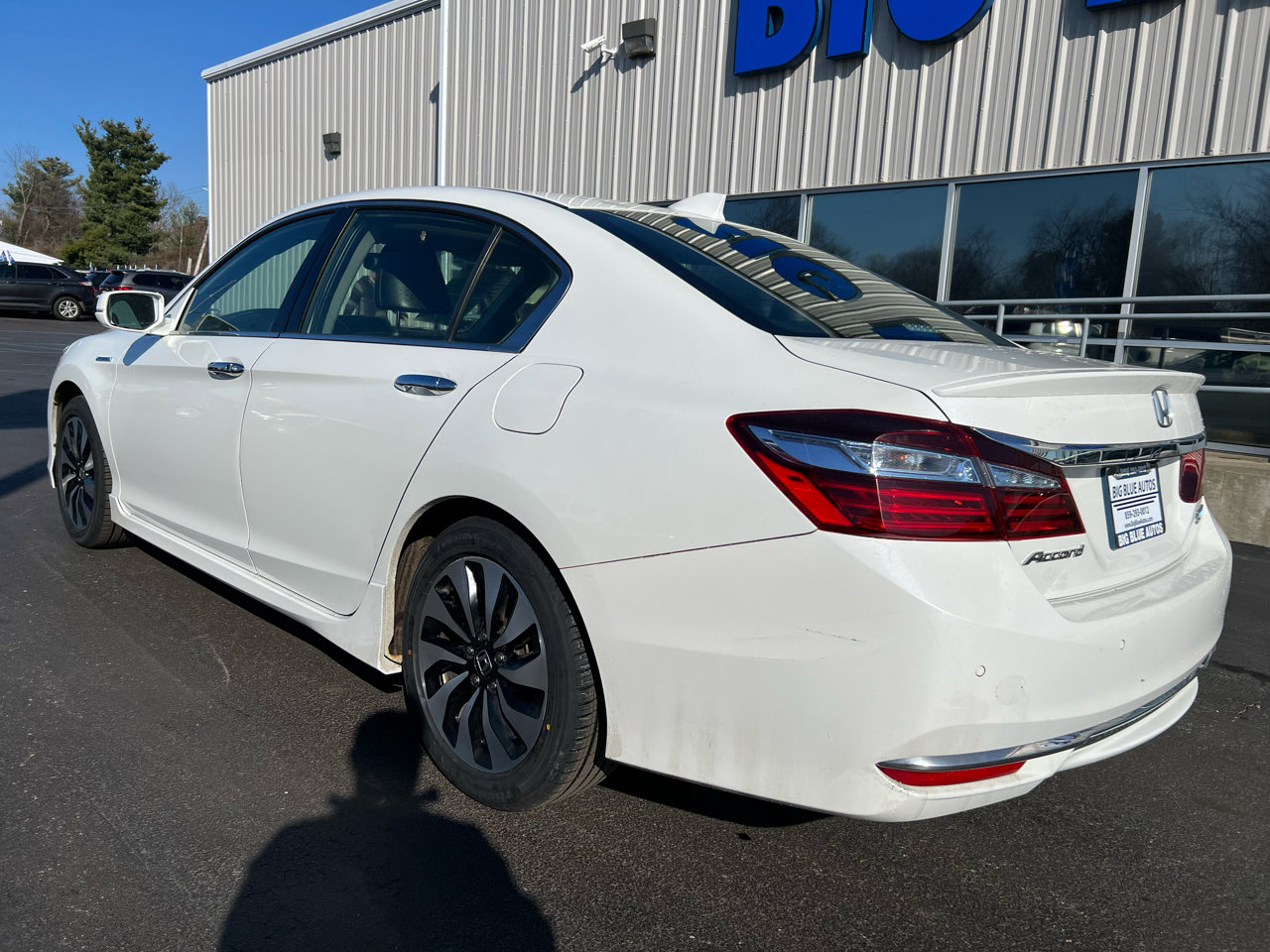 Used 2017 Honda Accord Touring image 3