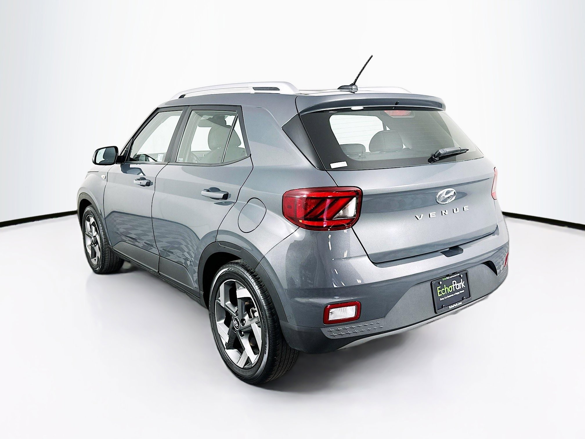 Used 2025 Hyundai Venue SEL FWD image 5