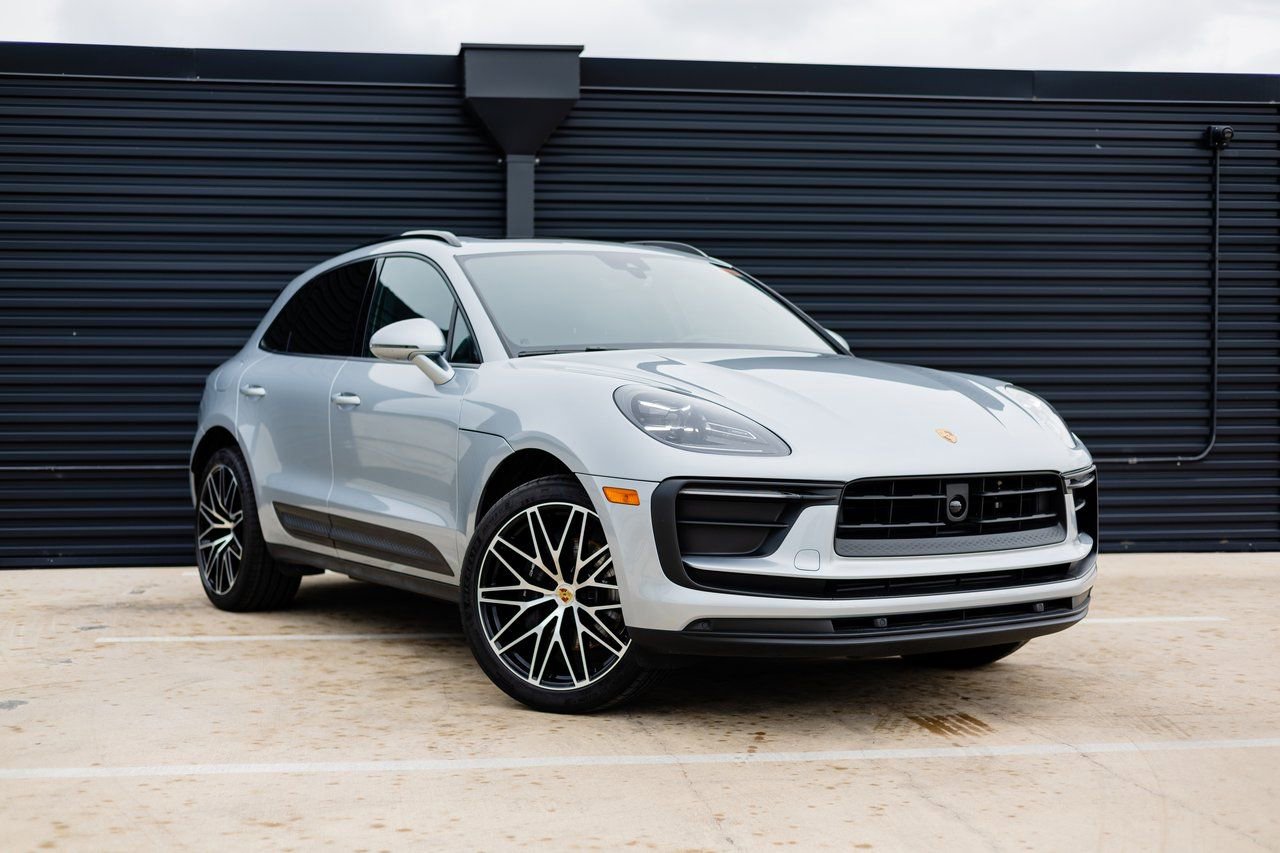 Certified 2025 Porsche Macan image 9