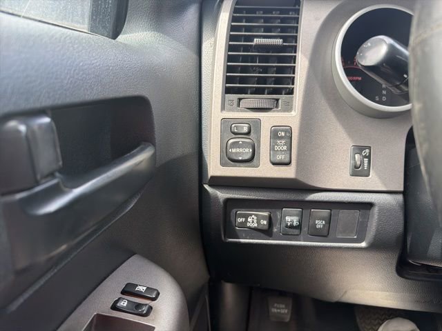 Used 2012 Toyota Tundra 4x4 CrewMax w/ SR5 Pkg image 11