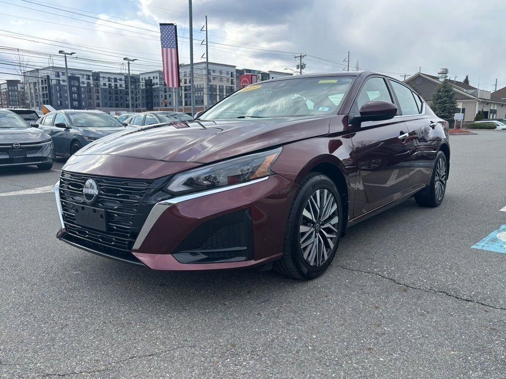 Used 2023 Nissan Altima 2.5 SV w/ SV Premium Package image 3