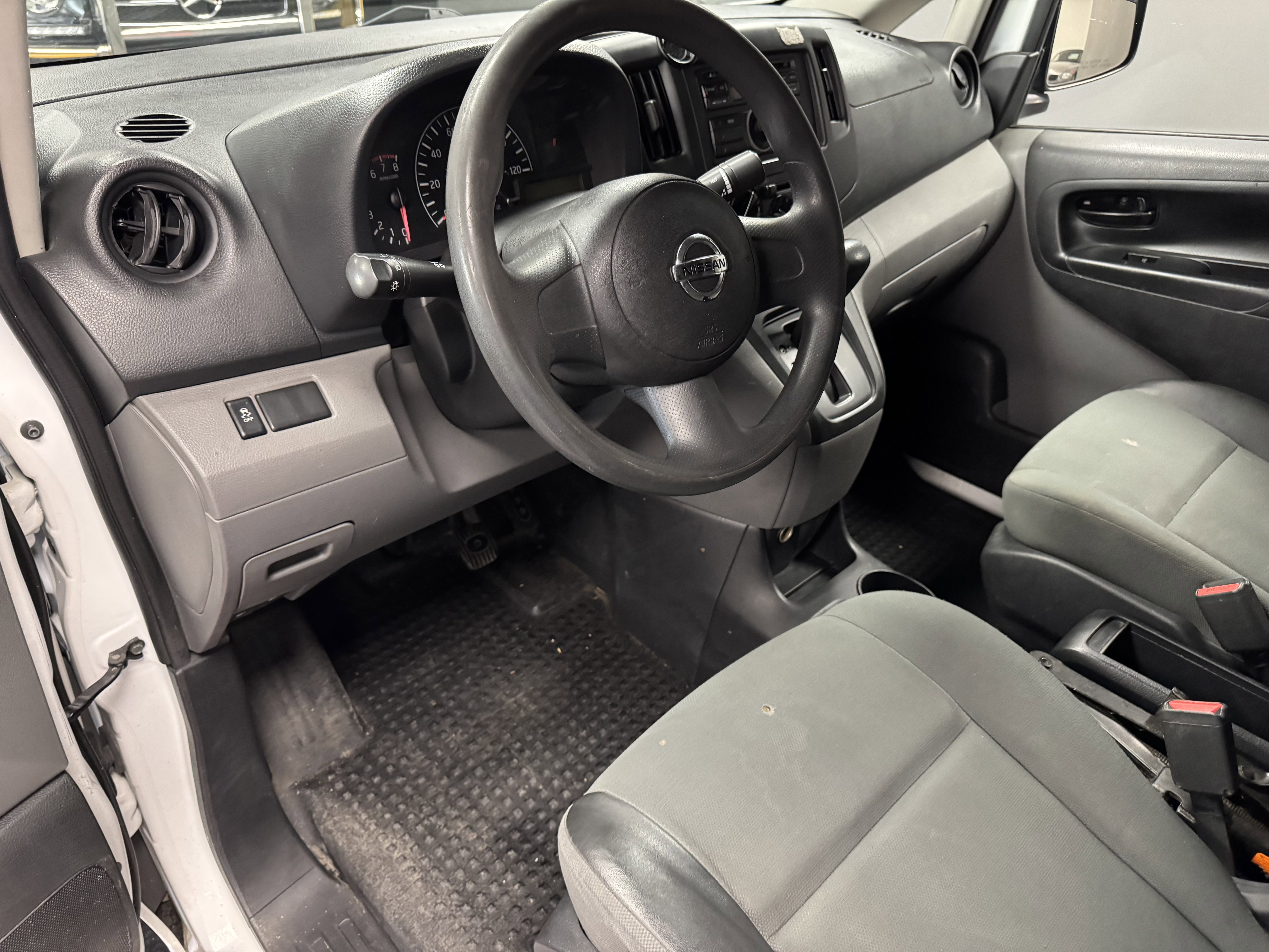 Used 2015 Nissan NV200 S w/ Back Door Glass Package image 12