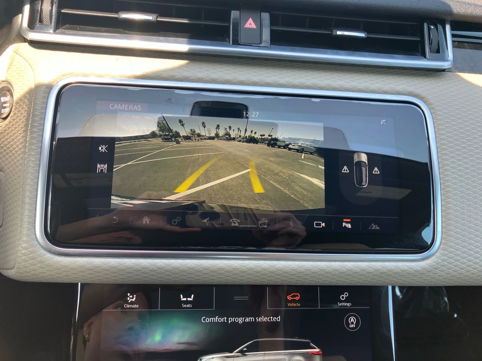 Used 2018 Land Rover Range Rover Velar R-Dynamic SE AWD/4WD image 17