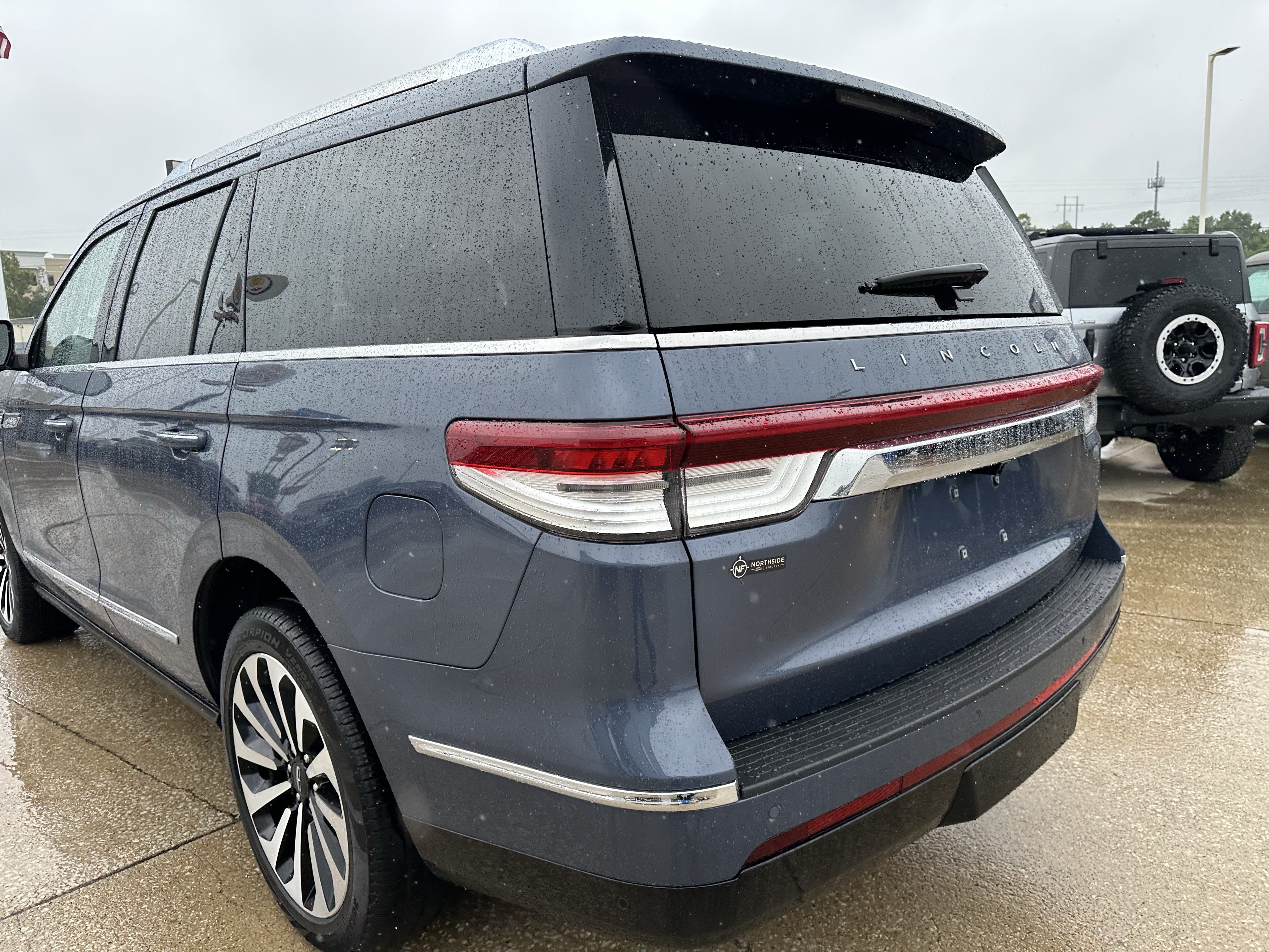 Used 2023 Lincoln Navigator Reserve AWD/4WD image 11