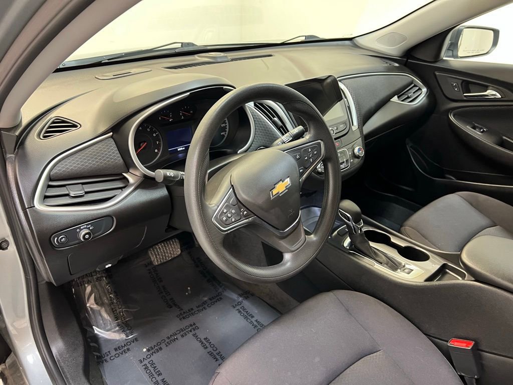Used 2025 Chevrolet Malibu LS image 16