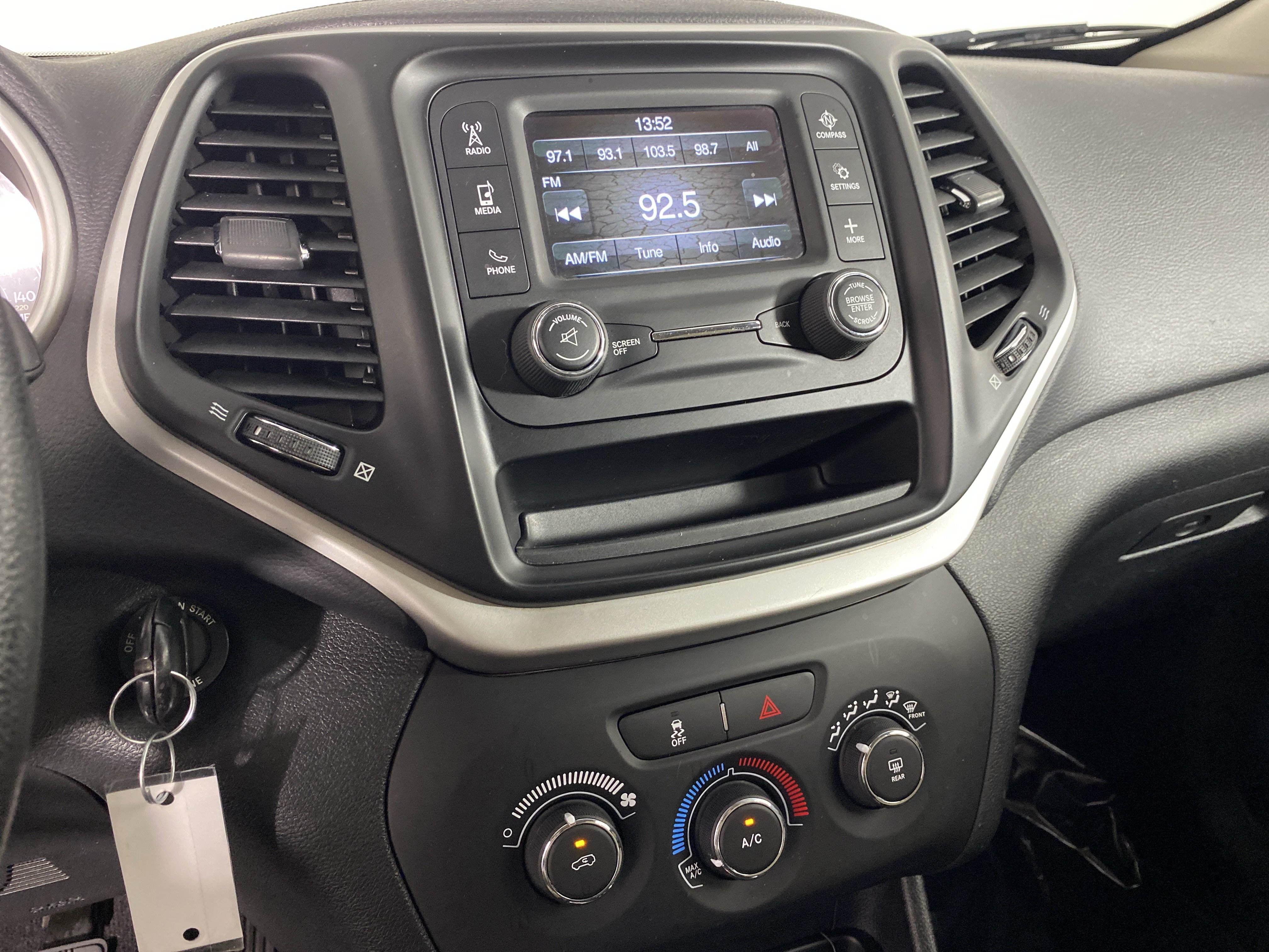 Used 2016 Jeep Cherokee Sport AWD/4WD image 26