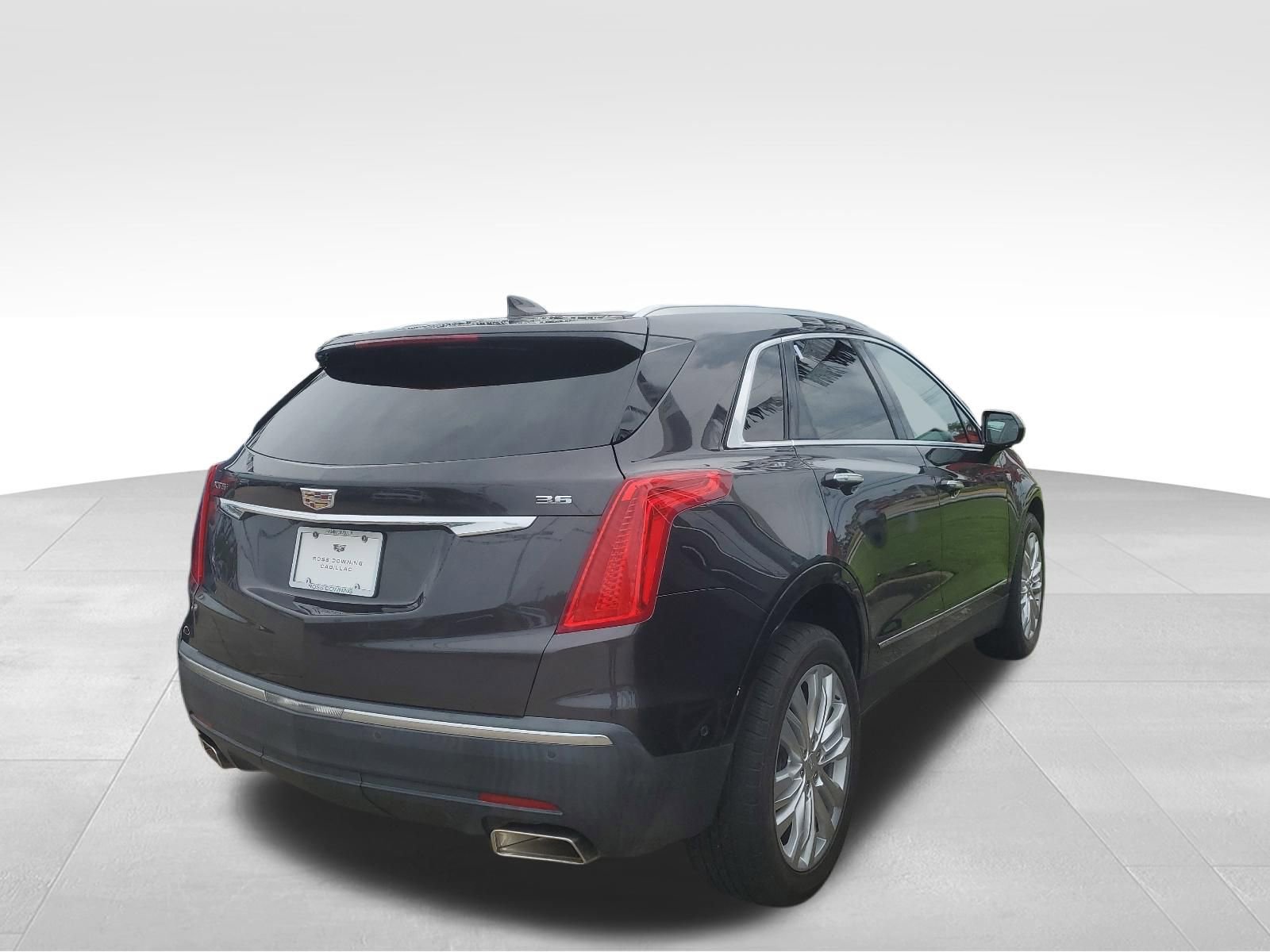 Used 2017 Cadillac XT5 Premium Luxury w/ Driver Assist Package FWD image 4