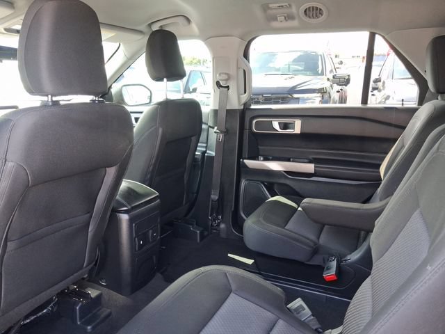 Used 2024 Ford Explorer XLT RWD image 5